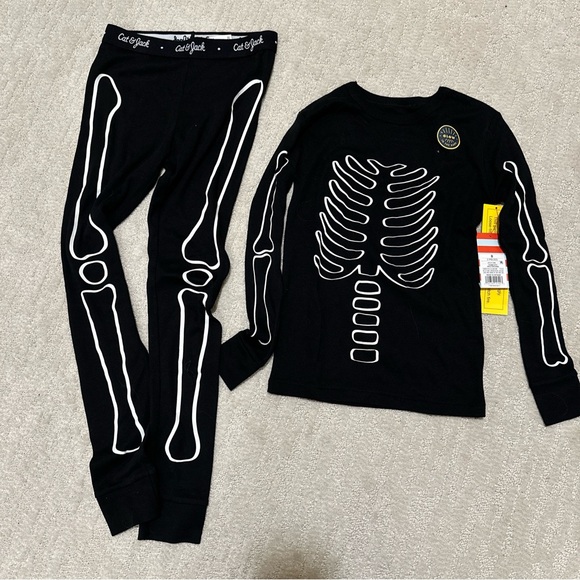 NWT Cat & Jack Halloween Pajama's - Skeleton glow in dark size 8 - Picture 1 of 6